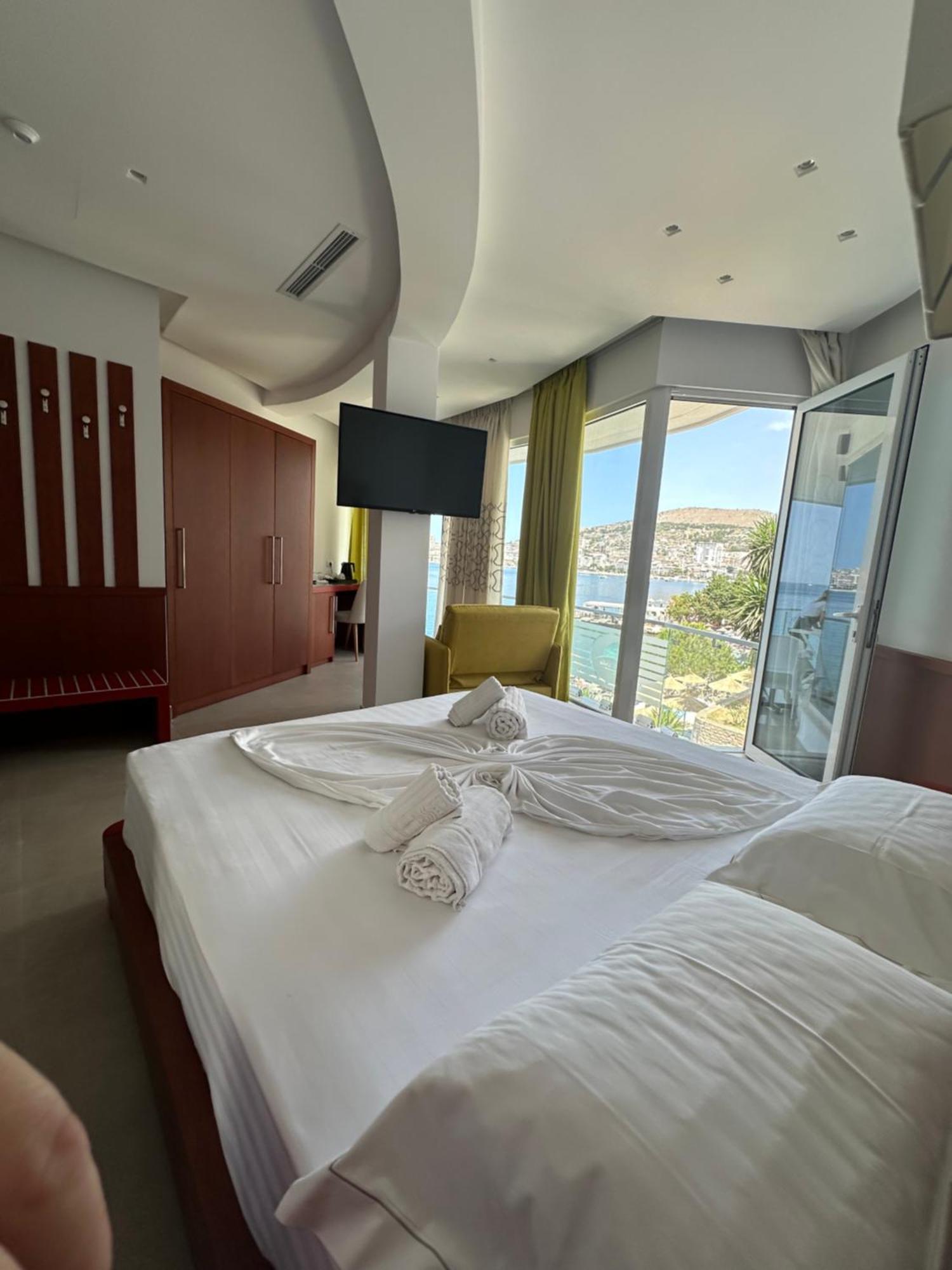 Hotel Delfini Sarandë Exterior foto