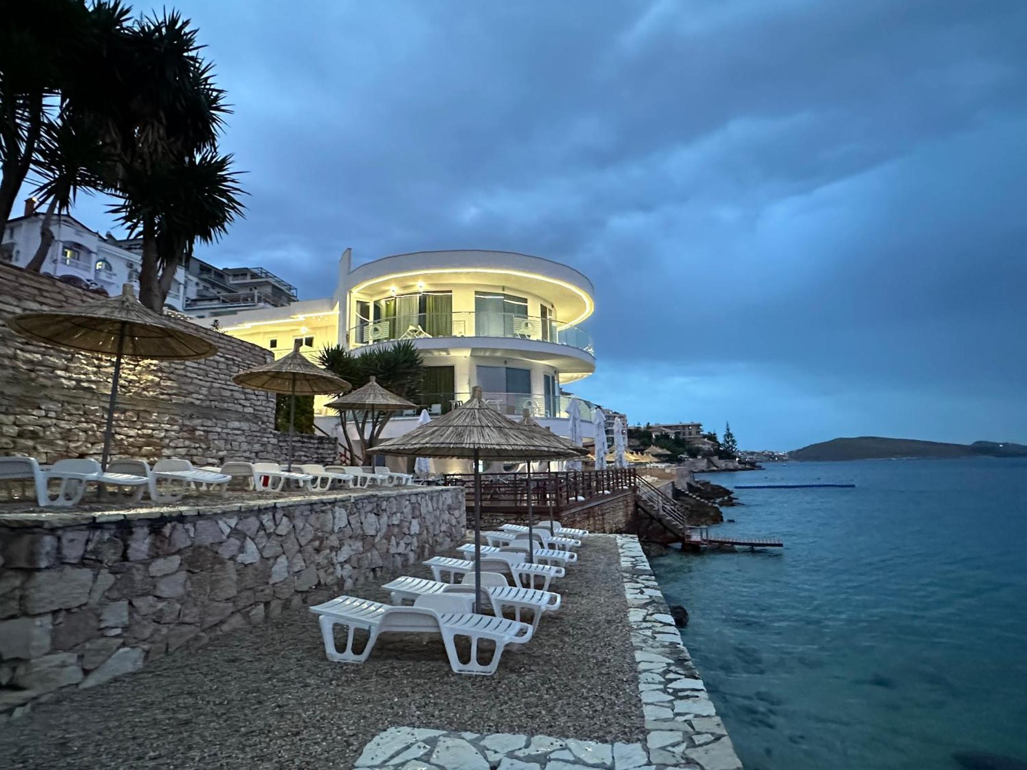 Hotel Delfini Sarandë Exterior foto