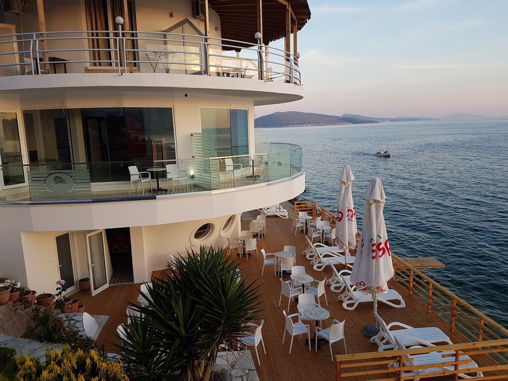 Hotel Delfini Sarandë Exterior foto