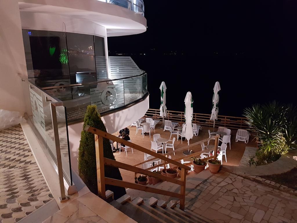 Hotel Delfini Sarandë Exterior foto