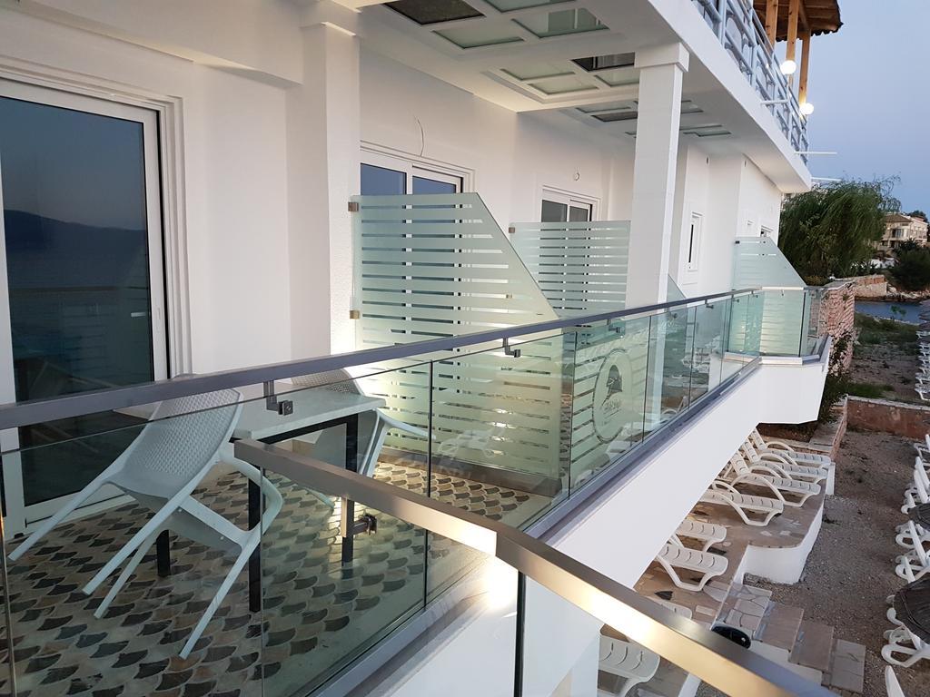 Hotel Delfini Sarandë Exterior foto